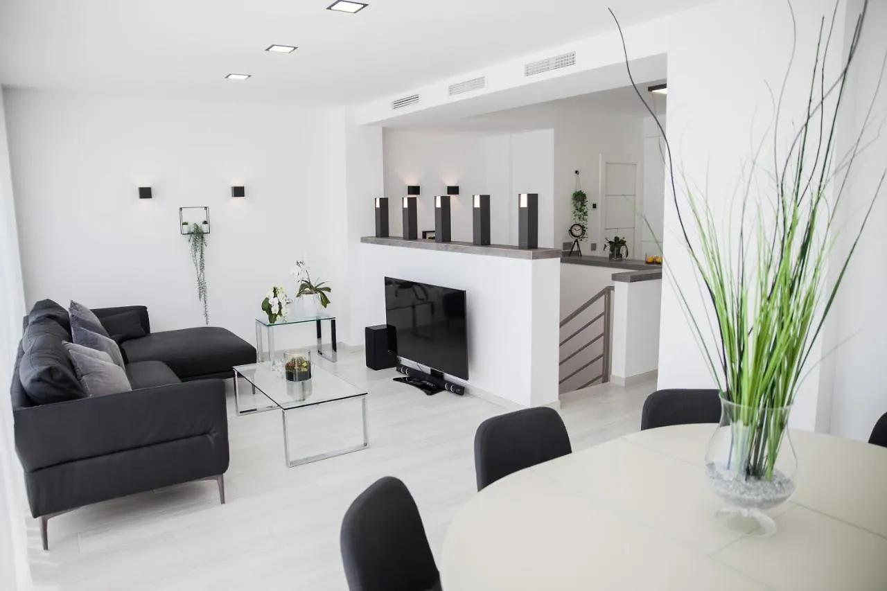 Spacious 200 Sq.M. Penthouse With Sea View Terraces Torremolinos Appartement