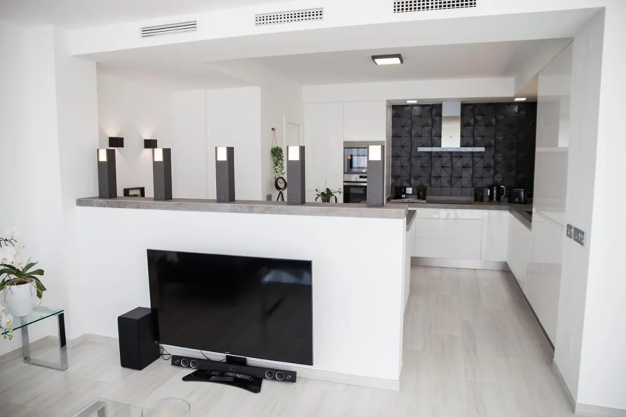 Spacious 200 Sq.M. Penthouse With Sea View Terraces Torremolinos Appartement