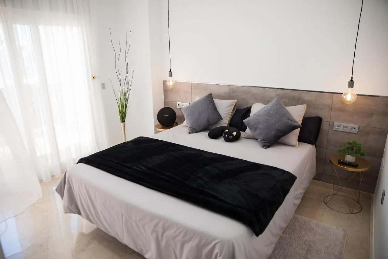 Spacious 200 Sq.M. Penthouse With Sea View Terraces Torremolinos Appartement