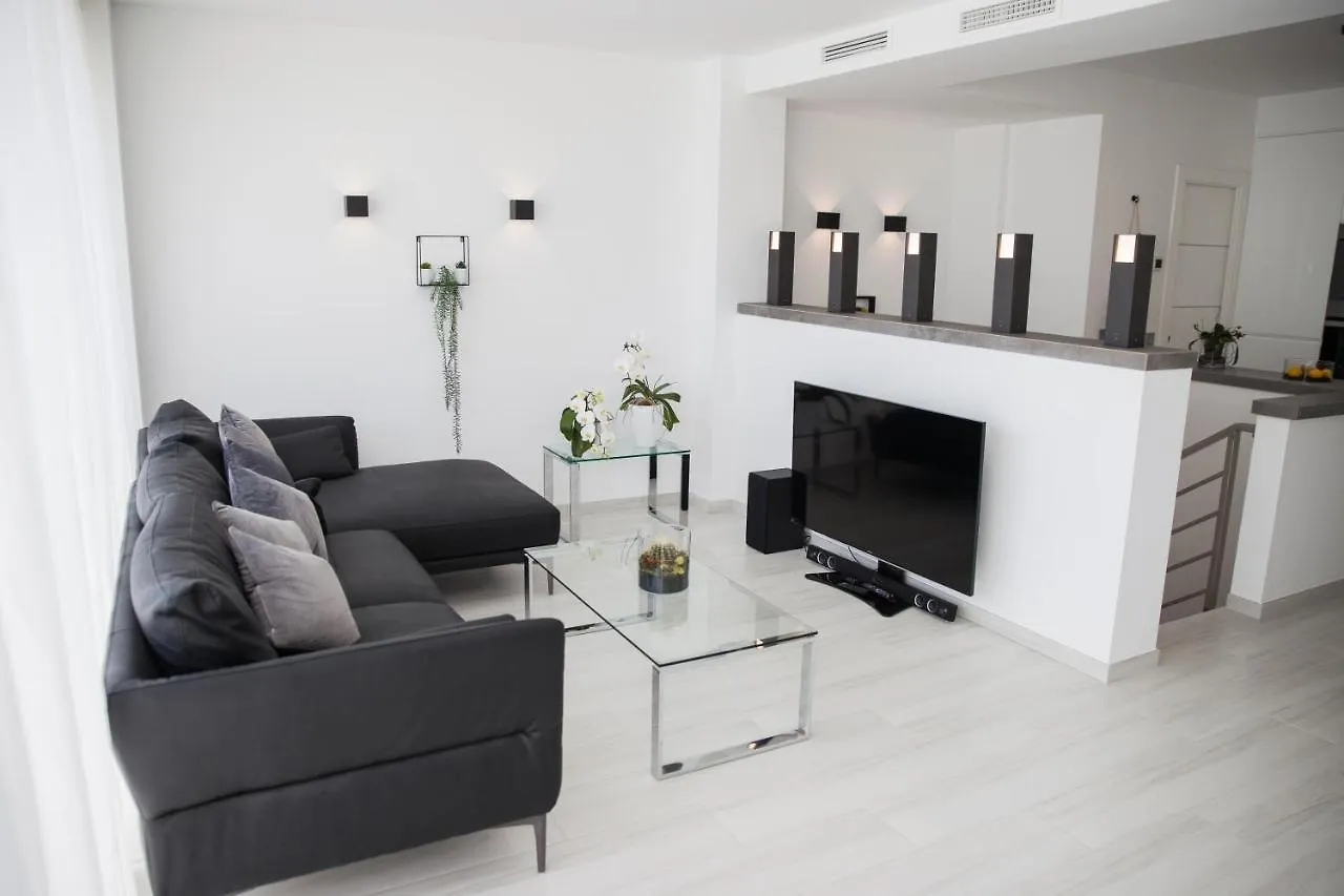 Spacious 200 Sq.M. Penthouse With Sea View Terraces Torremolinos Appartement
